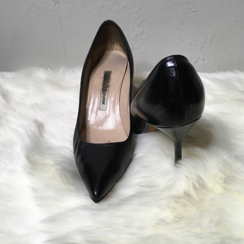 Manolo Blahnik Patent Leather Pump - Picture 2 of 3